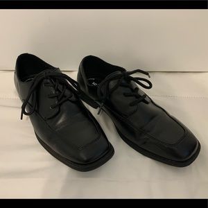 Boys black dress shoes- memory foam-size 5